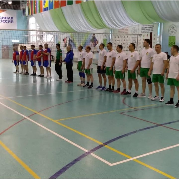 Марат Гафаров сыграл в составе команды муниципальных служащих Дрожжановского района в волейбол