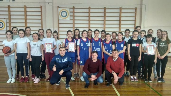 В Дрожжаном прошла  школьная баскетбольная лига  "КЭС - БАСКЕТ"