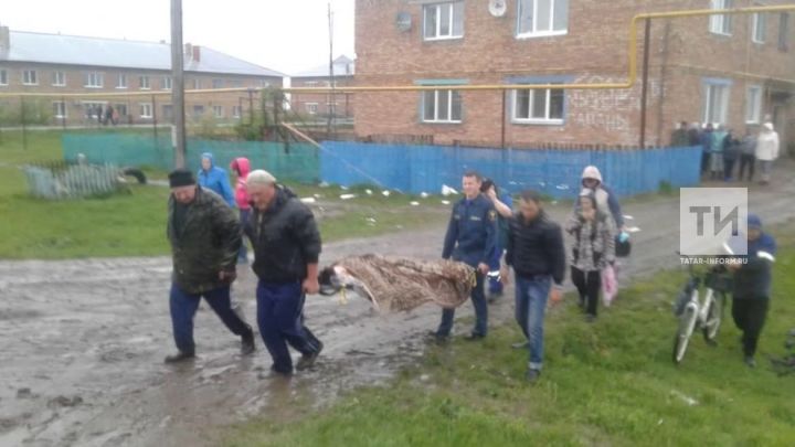 Жительница Татарстана погибла под сорванной ветром крышей