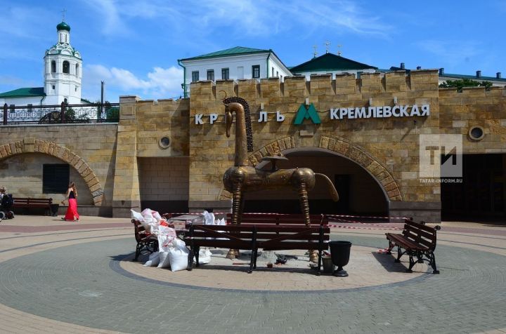 В Казани на улице Баумана установили скульптуру «Конь-страна»