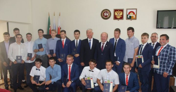 В Дрожжановском техникуме 40 выпускников получили дипломы