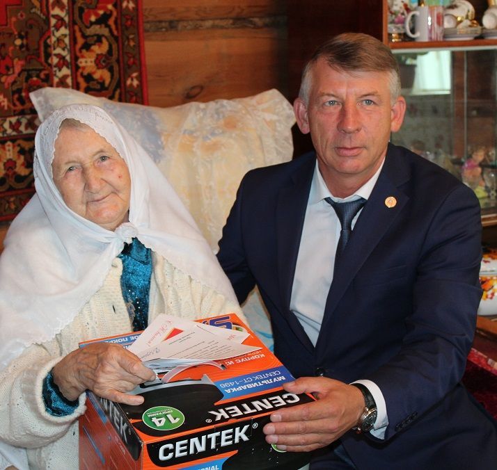 Жительница  Дрожжановского района  приняла поздравления с 90-летним юбилеем