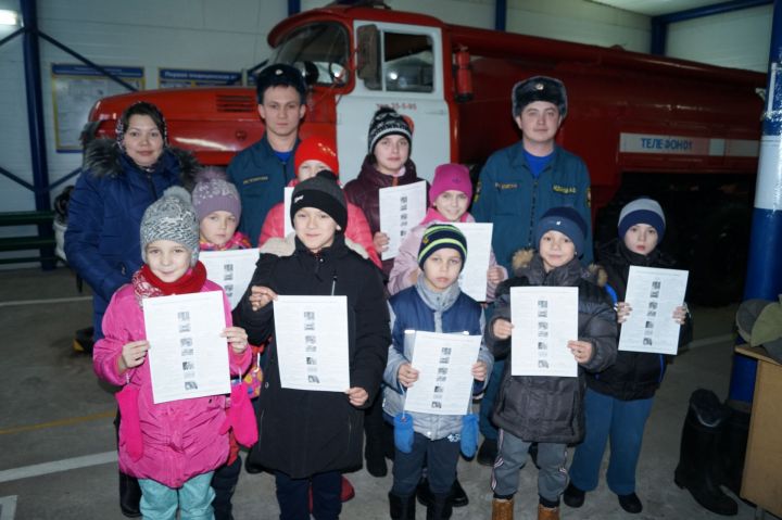Воспитанники приюта "Тёплый дом" ознакомились с профессией пожарного