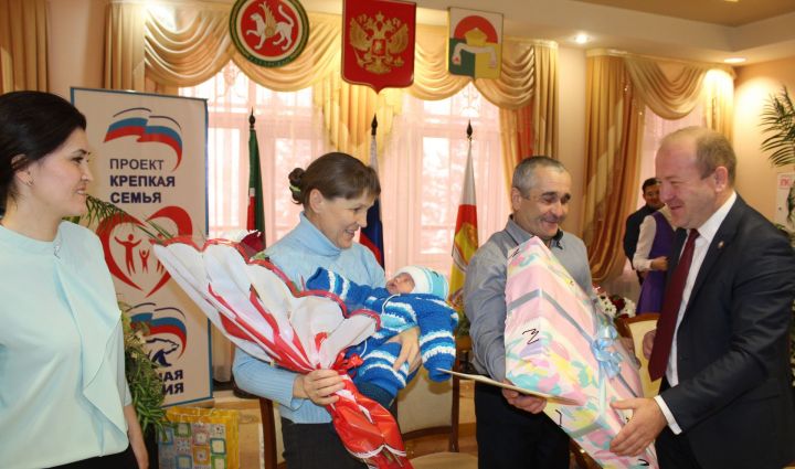 В отделе ЗАГС  Дрожжановского  района состоялось торжественное мероприятие