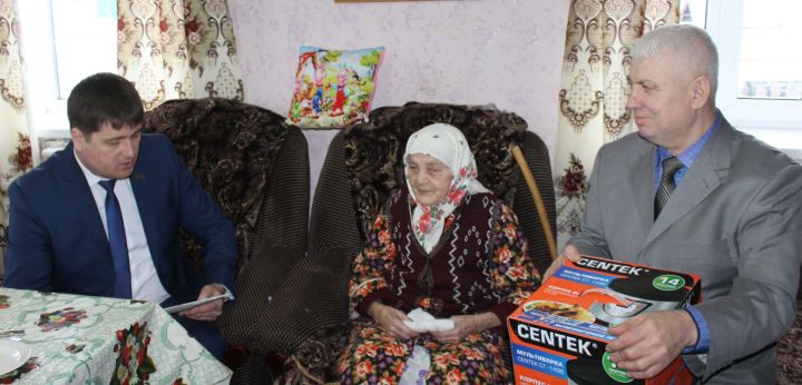 Жительницу села Убеи Дрожжановского района поздравили с 90 -летием
