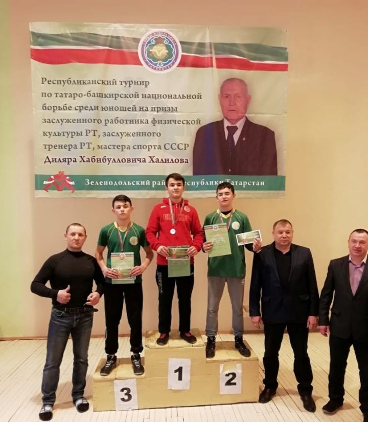 Малоцильнинские борцы заняли призовые места на республиканском турнире