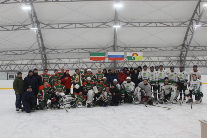 В Дрожжаном прошёл турнир по хоккею на кубок главы района и памяти Ильдара Халиуллова