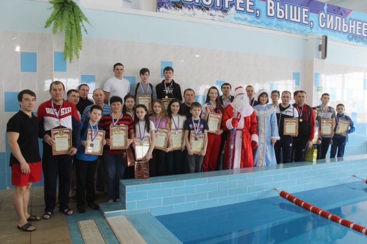 В Дрожжаном определились лучшие пловцы района
