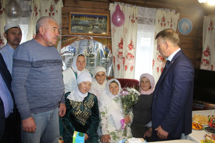 Жительницу села Малая Цильна поздравили с 90-летним юбилеем
