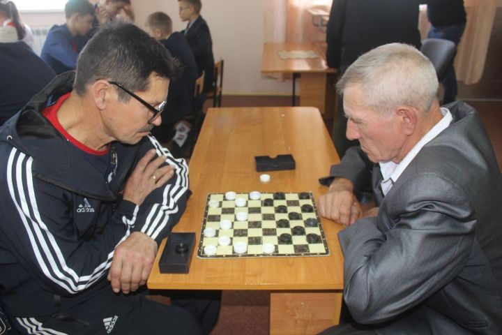 Дрожжановские пенсионеры сразились в шахматы и шашки
