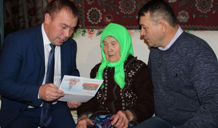Жительницу Дрожжановского  района Санию Санатуллову поздравили с 90-летием