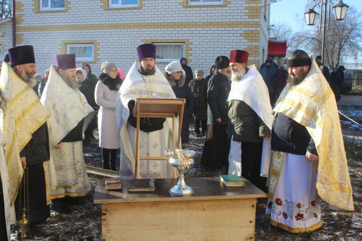 В селе Нижнее Чекурское Дрожжановского района  состоялось освещение и поднятие купола часовни
