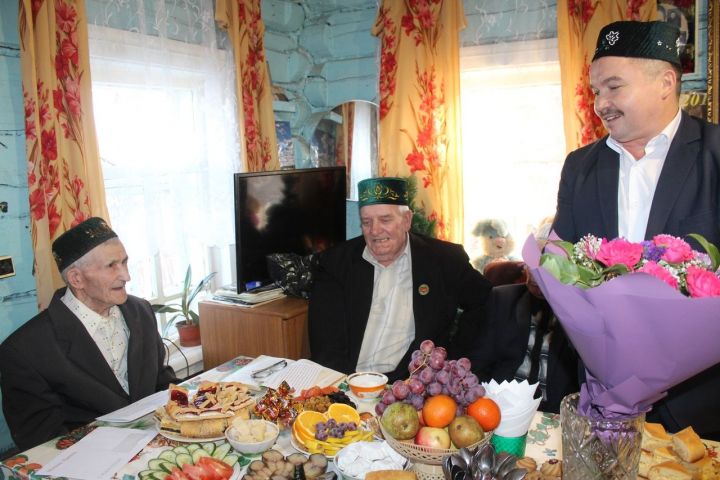 Жителю деревни Новые Чукалы Шарифзян Санатулловичу Абдикаеву исполнилось 90 лет