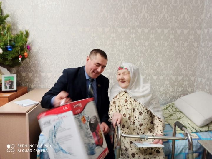 Глава Старошаймурзинского СП поздравил  ветерана тыла с 90-летием