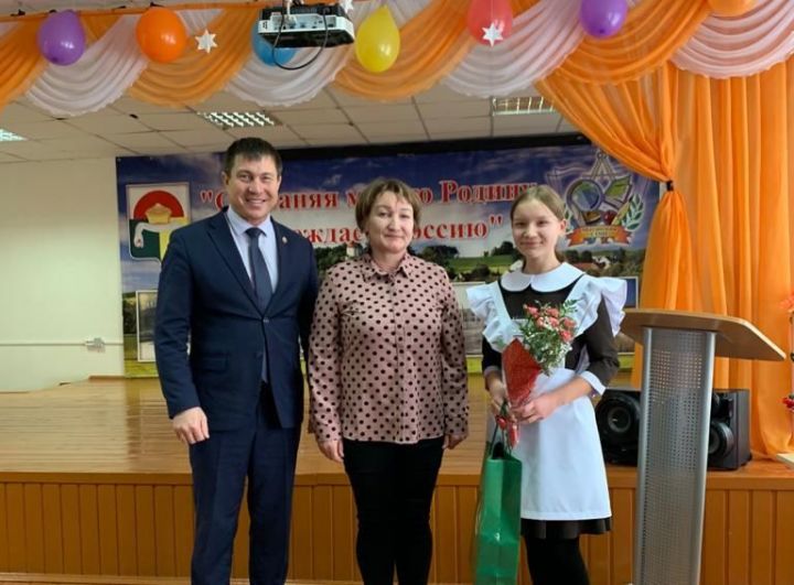 Ученица Матакской СОШ Дрожжановского района награждена Грамотой и подарком  от ТРО ВДПО