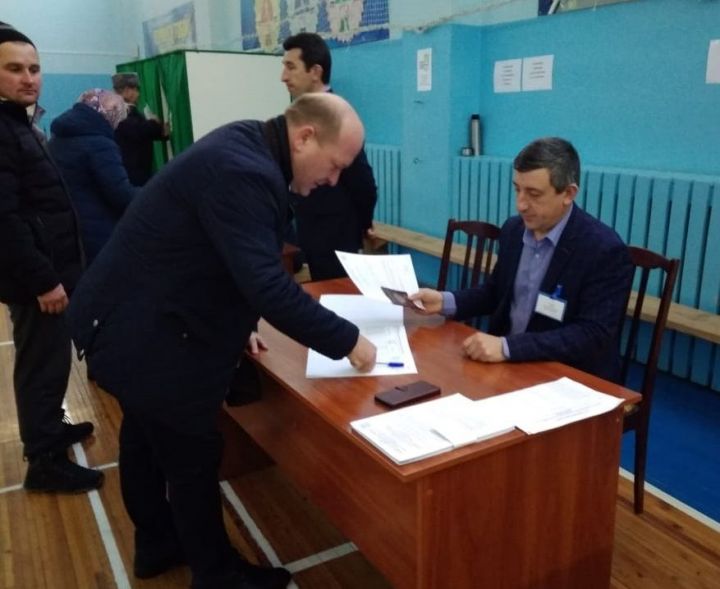 Глава Дрожжановского  района Марат Гафаров проголосовал в  референдуме по введению самообложения