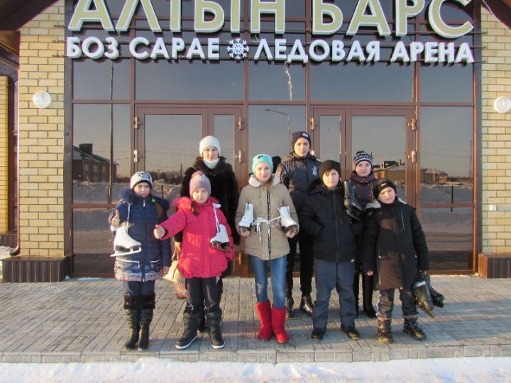 Воспитанники приюта «Теплый дом» посетили ледовый каток «Алтын Барс»