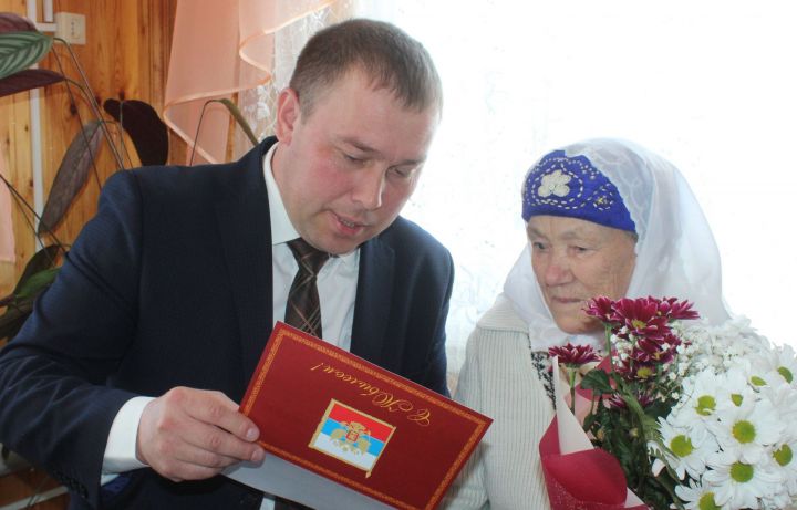 С 90-летием поздравили труженицу тыла Дрожжановского района