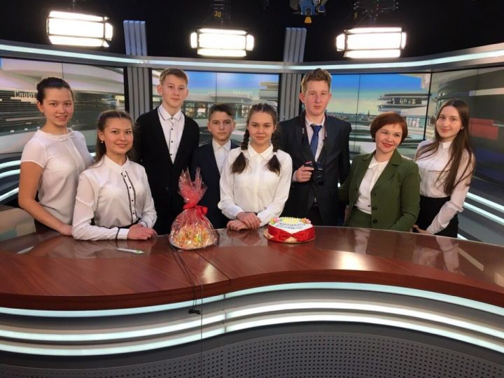 Члены кружка "Юные журналисты" Дрожжановского района&nbsp; побывали в телерадиокомпании "Новый Век"