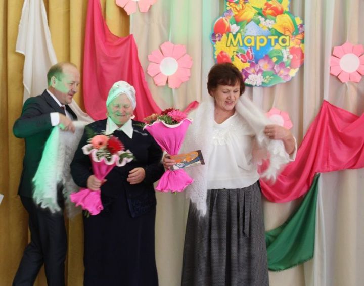 Накануне 8 Марта в Дрожжановском районе  чествовали женщин
