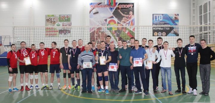 В Дрожжаном прошли соревнования по волейболу  памяти Рифката Исхакова