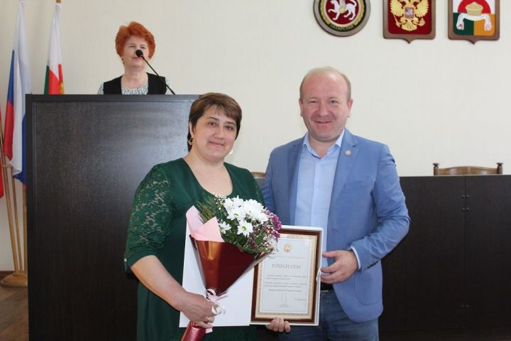 Марат Гафаров  вручил награды работникам местного самоуправления Дрожжановского района