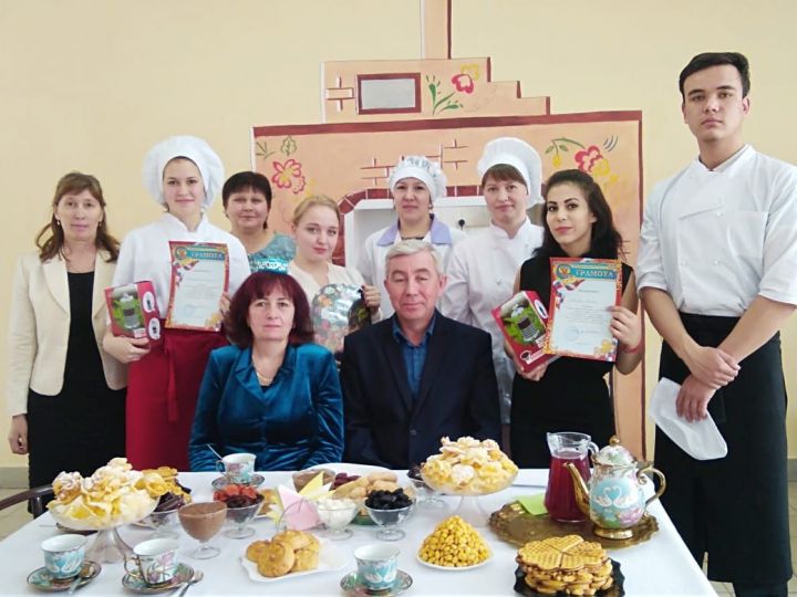 В Дрожжановском техникуме отраслевых технологий прошел конкурс татарской кухни