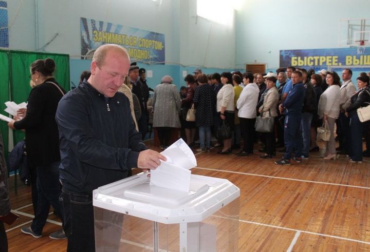 Глава Дрожжановского района Марат Гафаров принял участие в предварительном голосовании