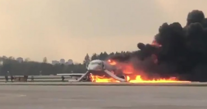 В Шереметьеве при посадке загорелся самолет