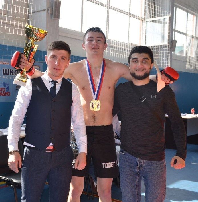 Наш земляк Ильсур Хамзин выиграл профессиональный бой по ММА