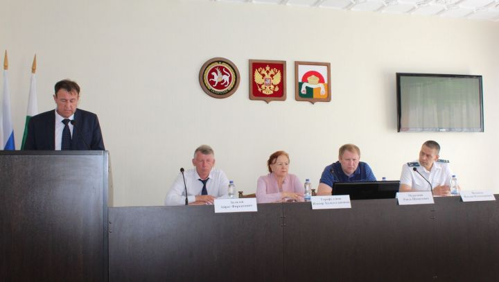 В Дрожжановском районе состоялось заседание комиссии по делам несовершеннолетних и защите их прав