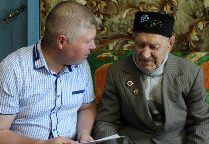 В Дрожжаном ветерана Великой Отечественной войны поздравили с 95-летием