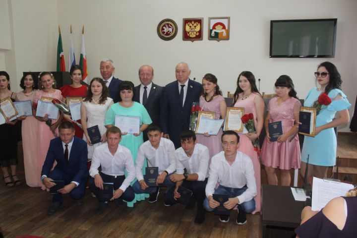 48 выпускников Дрожжановского техникума получили дипломы