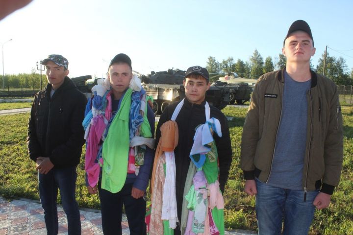 В Дрожжановском районе состоялись торжественные проводы в армию 4 призывников