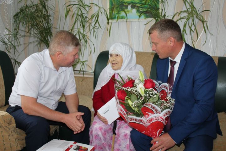 Жительницу Дрожжановского района  поздравили с 95 летним юбилеем