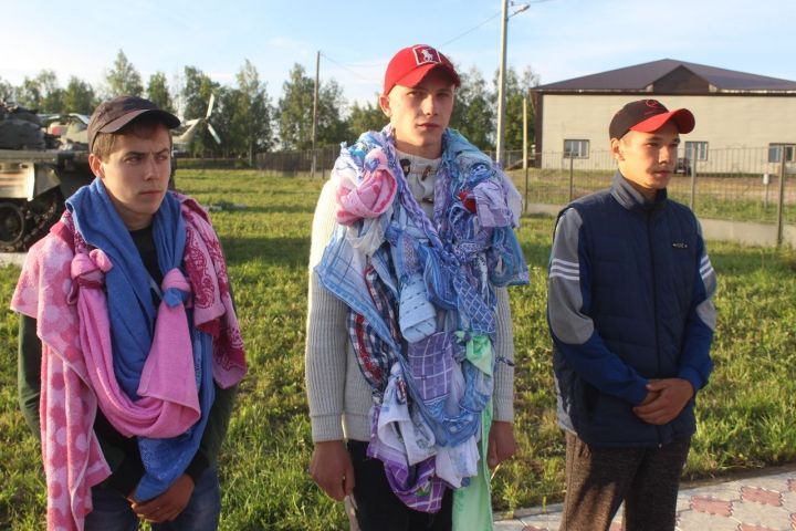 Дрожжановских ребят провожают в армию с почестями
