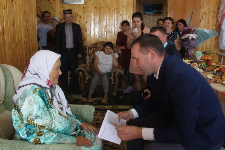 Жительница села Шланга Дрожжановского района празднует 90-летний юбилей