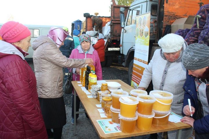 В Дрожжаном  прошла сельскохозяйственная ярмарка, приуроченная ко Дню пожилого человека