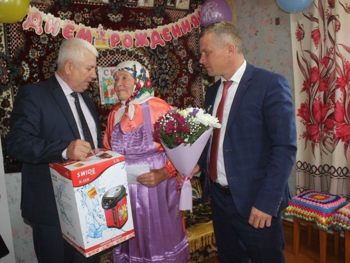 Жительницу села Старое Дрожжаное поздравили с 90 -летием