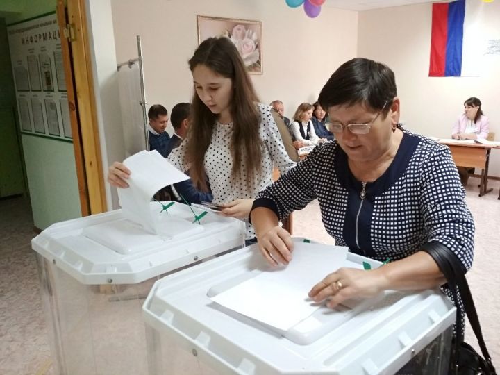 Впервые проголосовавшая на выборах в Госсовет РТ Лейсан Хайруллина из Дрожжановского района