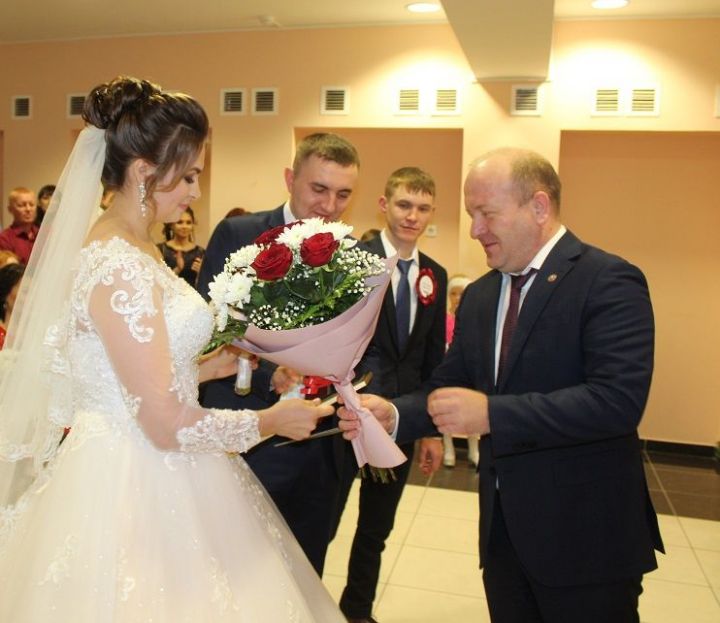 В Дрожжановском  районе зарегистрировали первый брак  2020 года