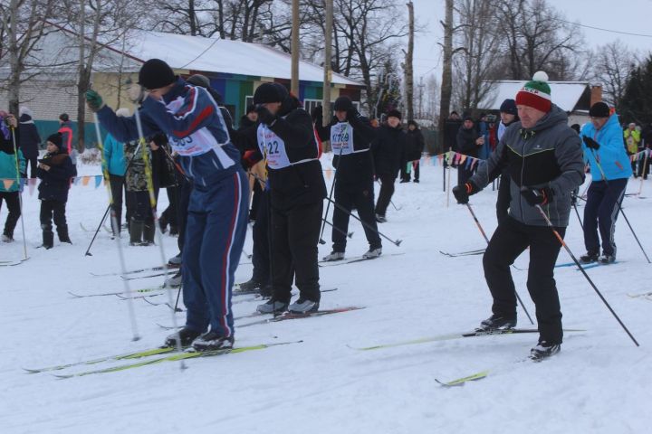 Около трехсот дрожжановских спортсменов вышли на лыжню
