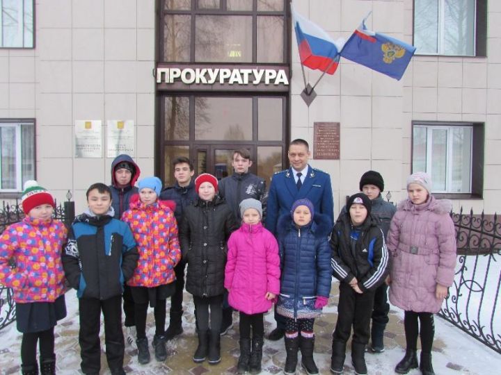 Прокуратура Дрожжановского района для воспитанников детского приюта провела экскурсию