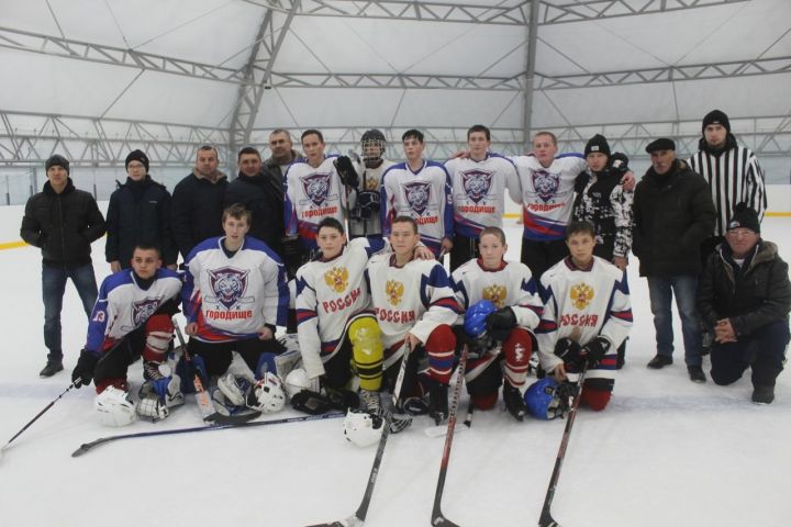 В Дрожжаном прошёл турнир по хоккею на призы клуба «Золотая шайба»