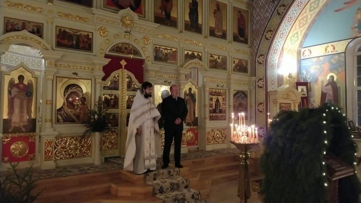 Марат Гафаров принял участие в торжественном богослужении в честь Рождества Христова