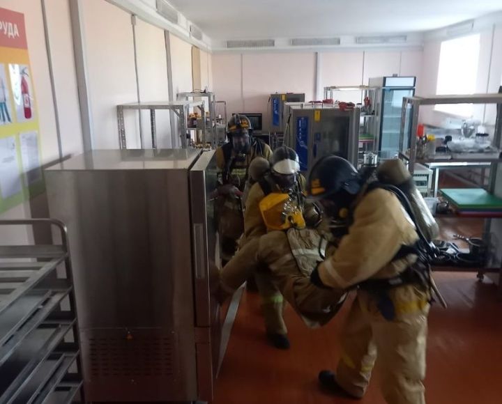 Дрожжановские пожарные "вытащили" из огня студента техникума