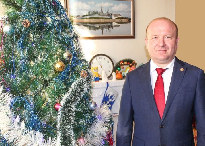 Глава Дрожжановского района Марат Гафаров поздравил с Новым 2021 годом
