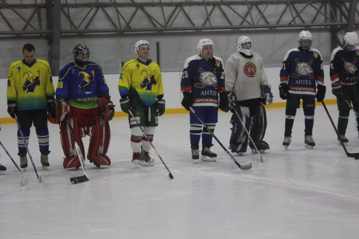 В Дрожжановском районе стартовал Чемпионат по хоккею на кубок Главы