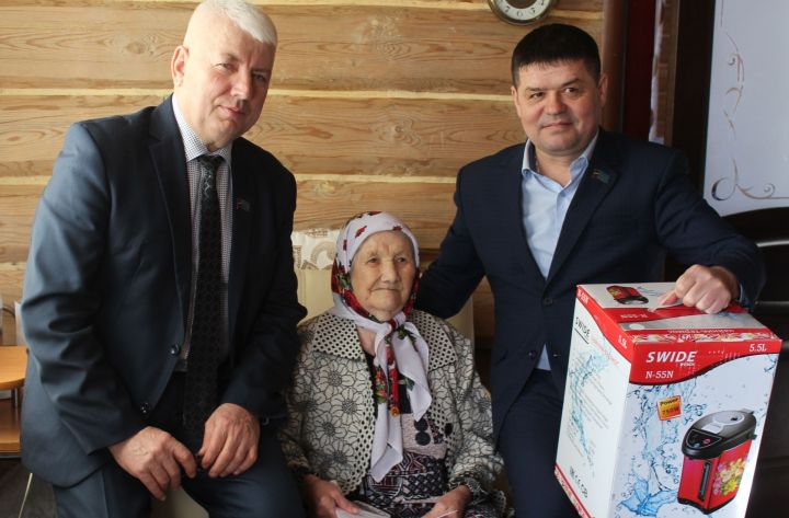 Добродушной Ефросинии Артемьевой из Дрожжановского района исполнилось 90 лет