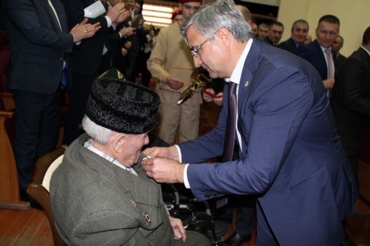 Дрожжановским ветеранам вручили юбилейные медали «75-лет Победы в Великой Отечественной войне 1941-1945 гг.»